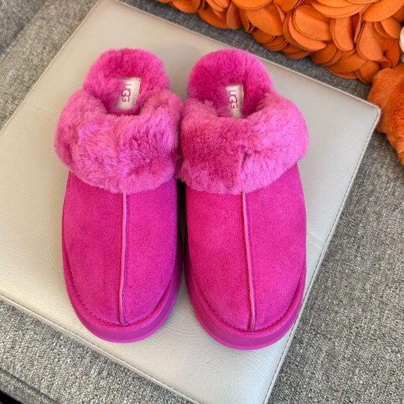 ❣️🆕UGG Disquette Platform Slippers in Dark Peony❣️ - Picture 4 of 9